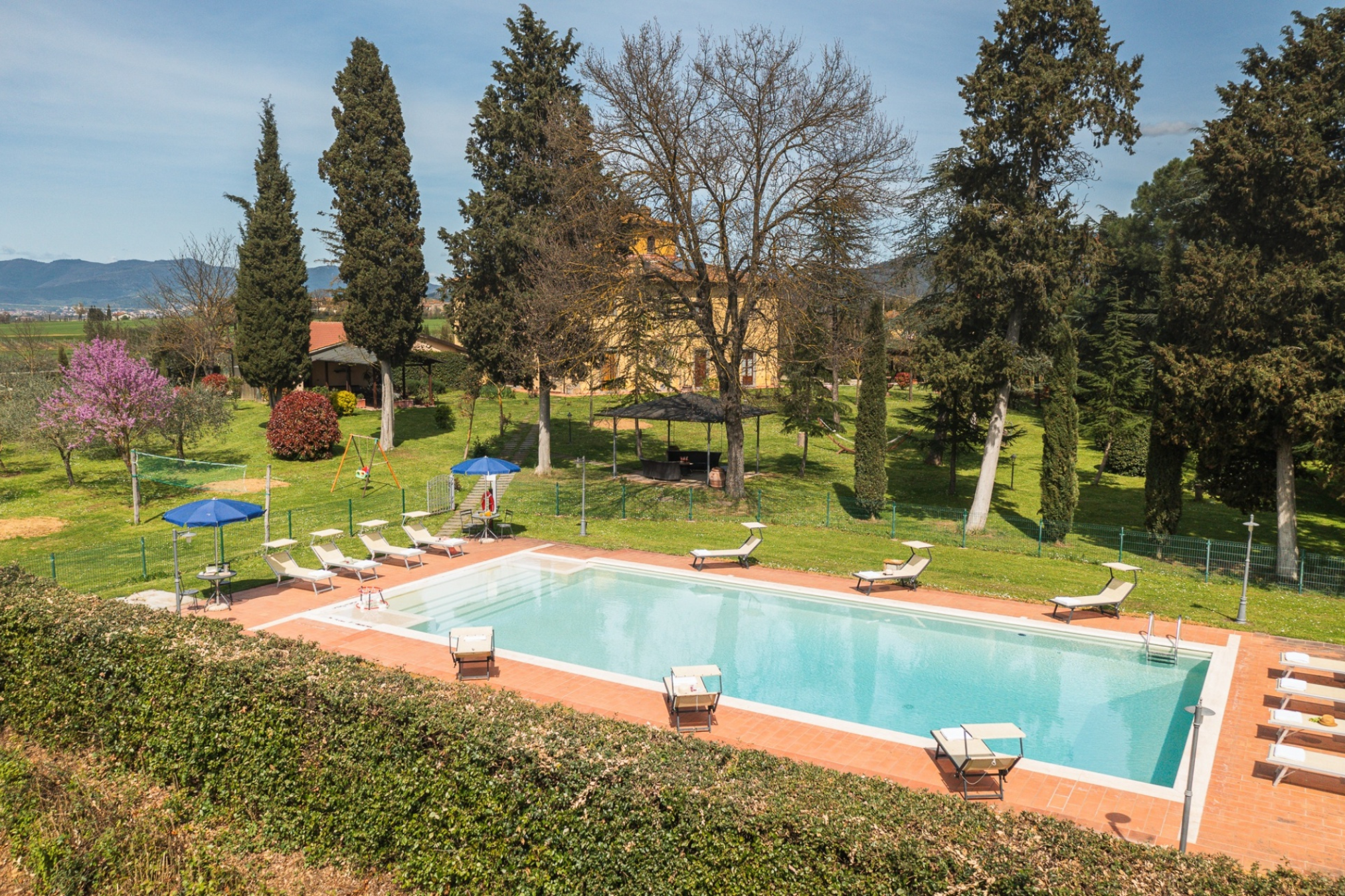 Tuscany Villa for 12 — image 2 of 10