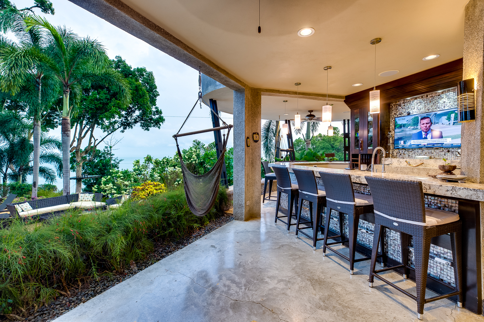 Costa Rica VIVARA Luxury Villa - 6 Nights for 6 — image 4 of 39