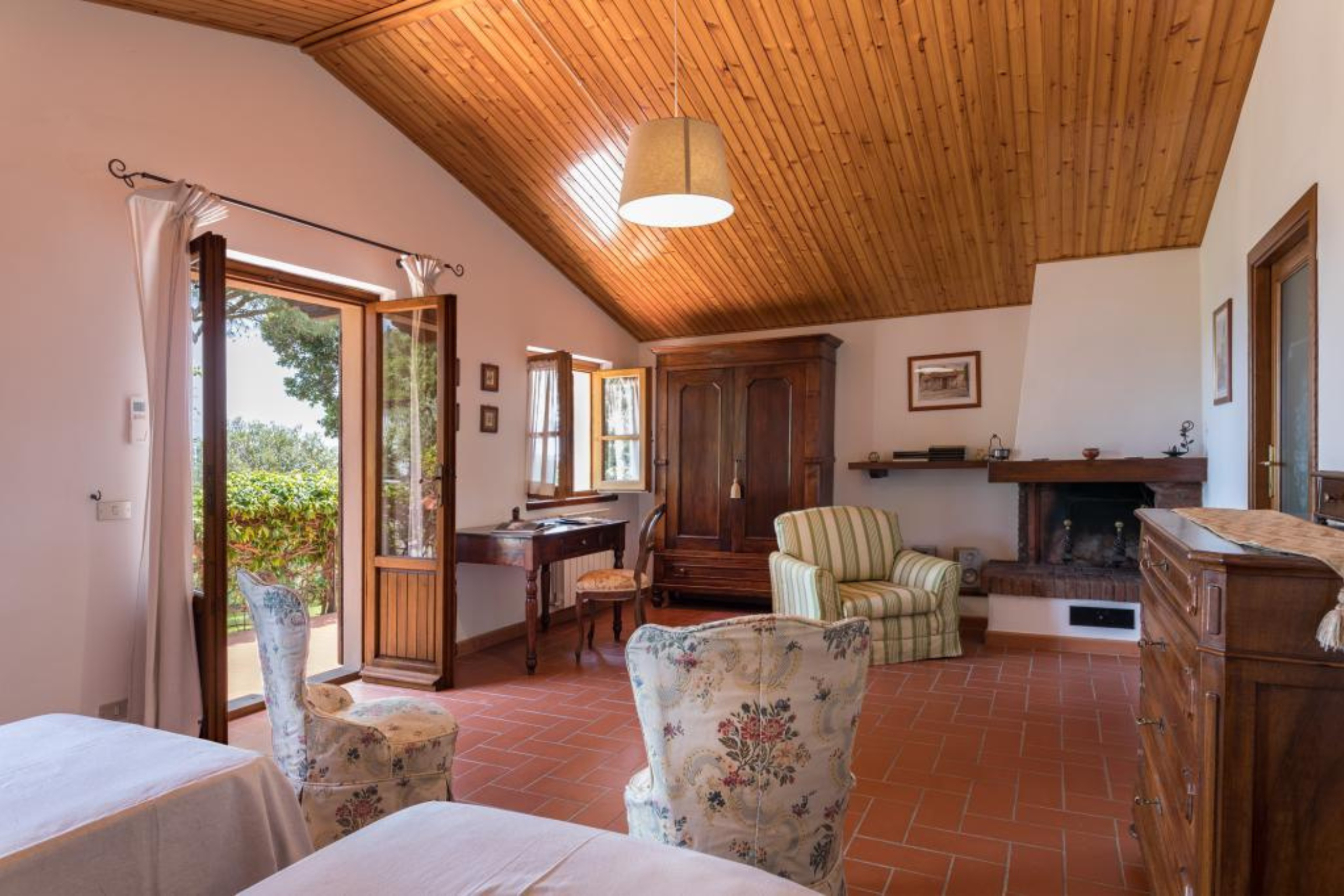 Tuscany Villa - 7 Nights for 8 — image 8 of 17