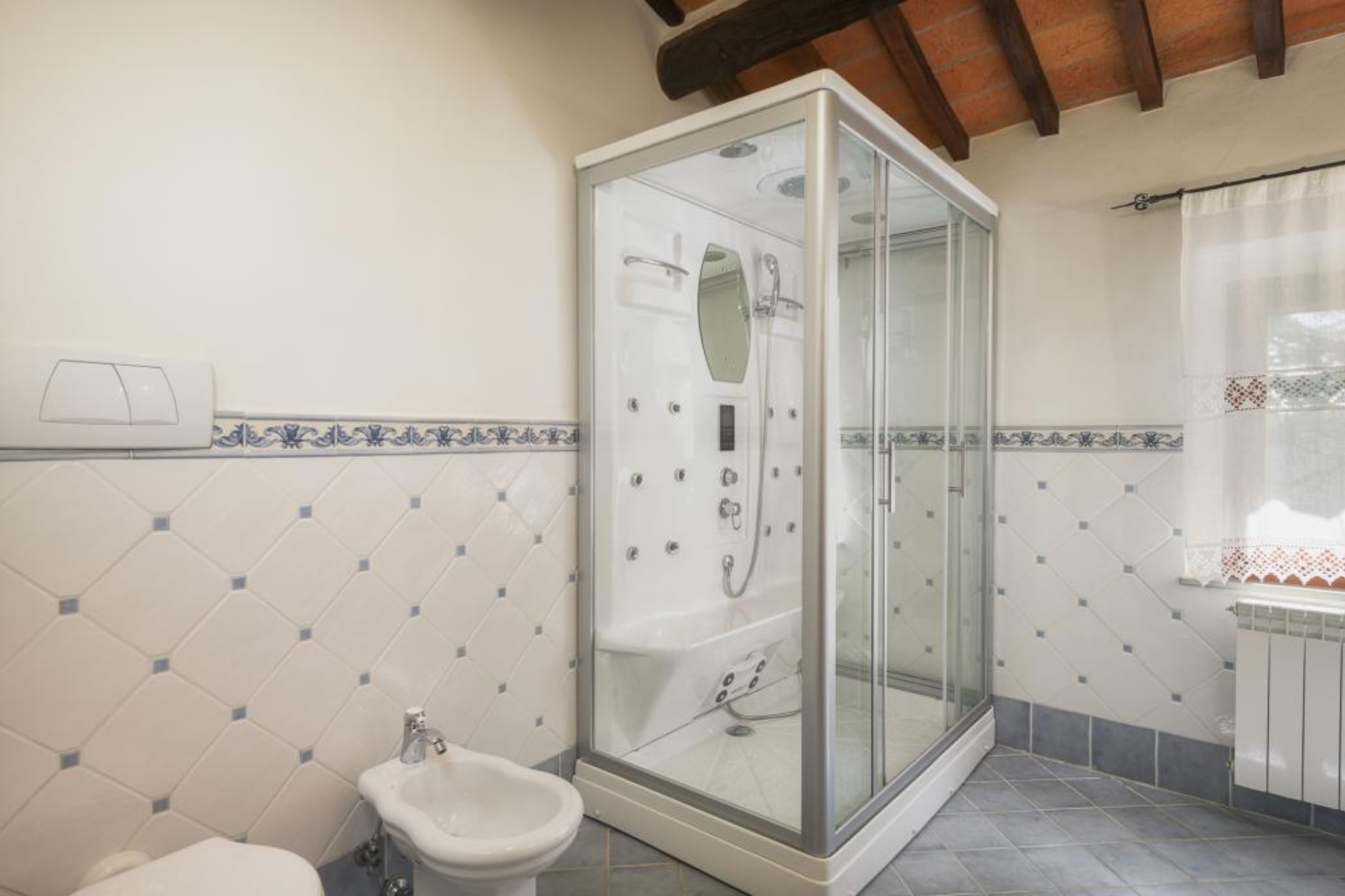 Tuscany Villa - 7 Nights for 8 — image 14 of 17
