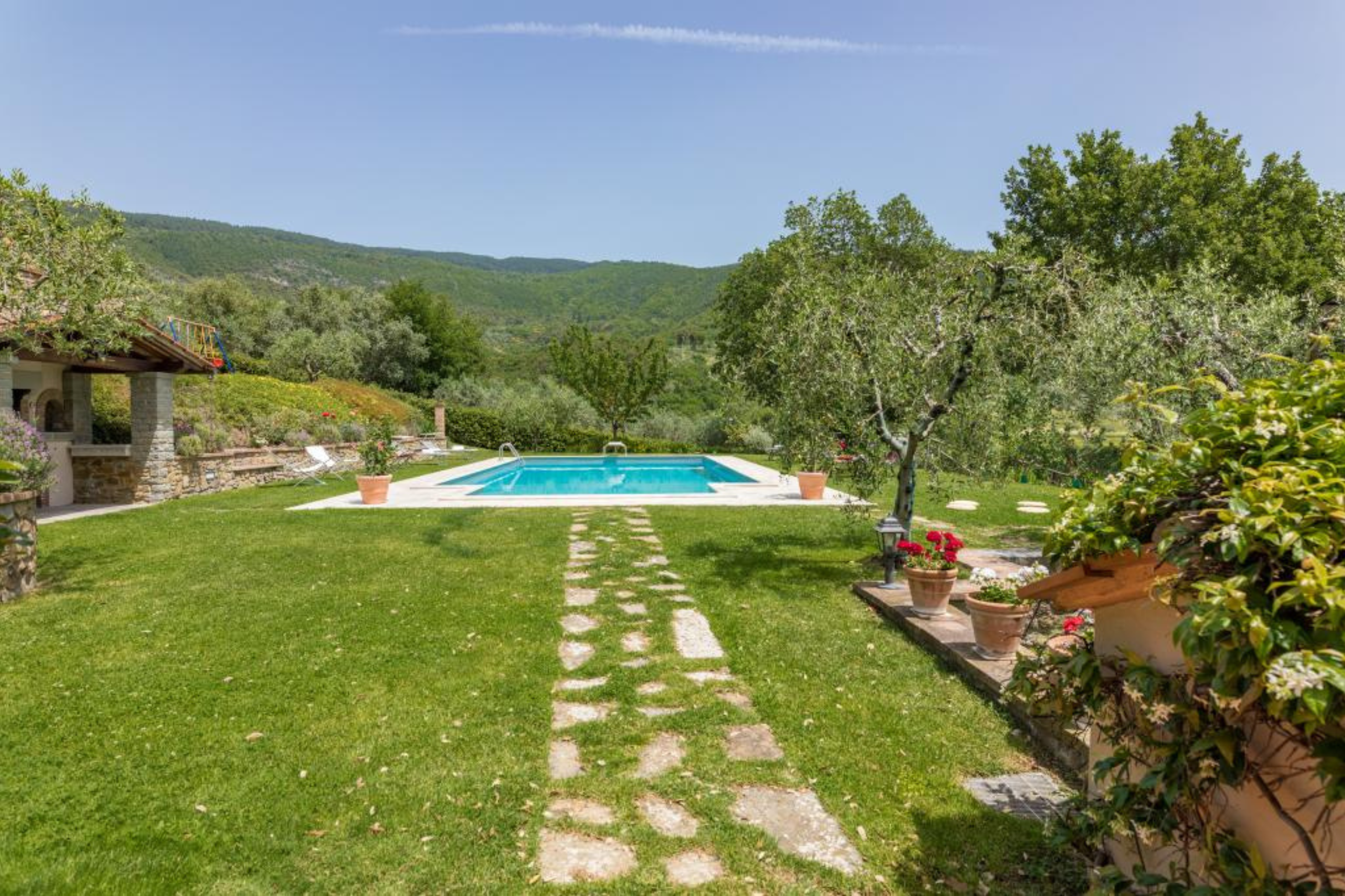 Tuscany Villa - 7 Nights for 8 — image 2 of 17